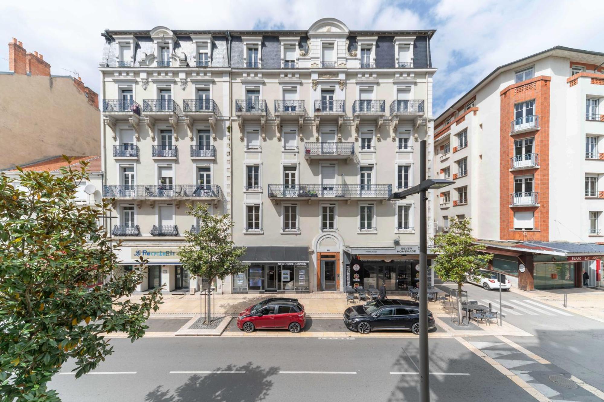 Le Lasteyras - Appartement Charmant En Centre Ville Vichy Exterior photo